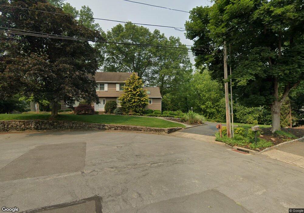 83 Deer Run Rd, Fairfield, CT 06824 - photo 1