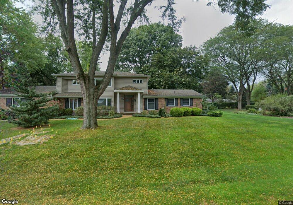 5600 Westwood Ln, Bloomfield Hills, MI 48301 - photo 1