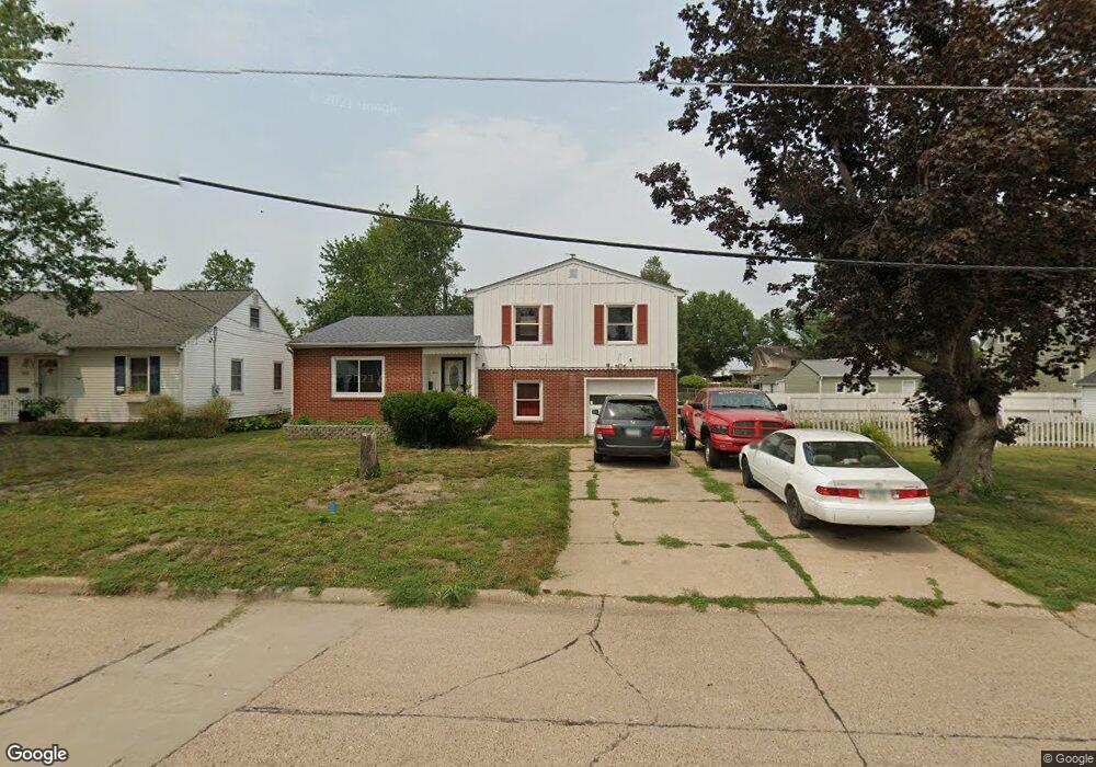 260 25th Ave SW, Cedar Rapids, IA 52404 - photo 1