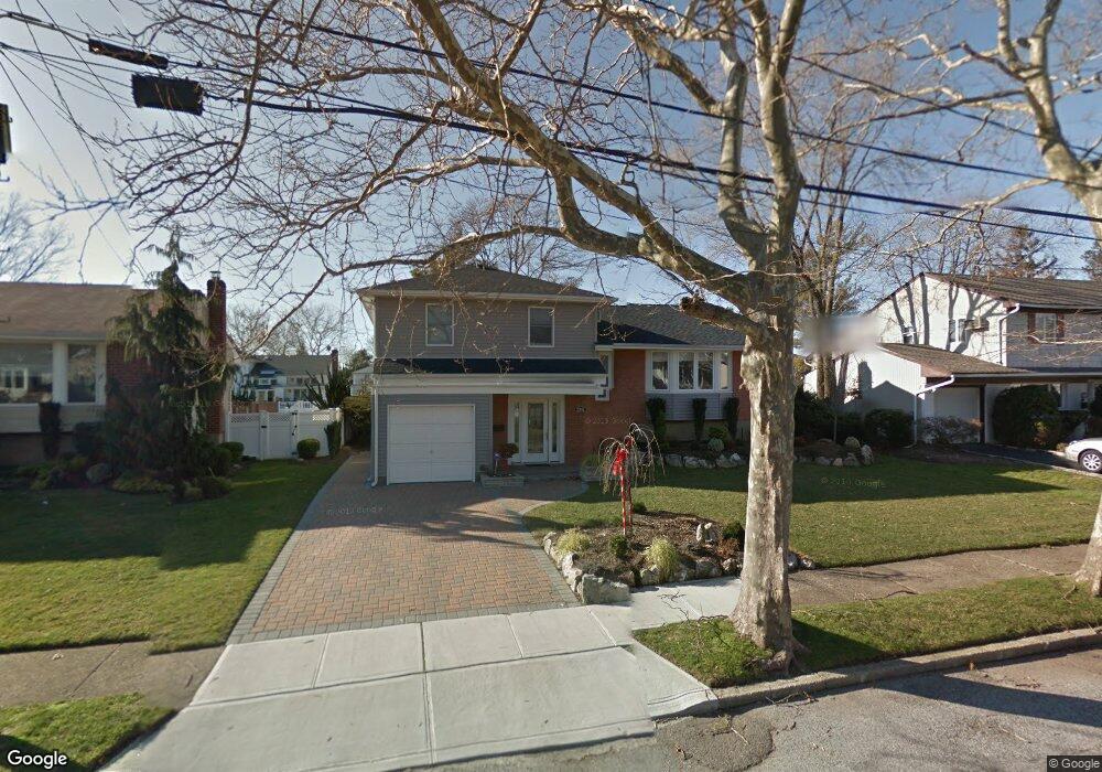 2241 Wynne Ln, Bellmore, NY 11710 - photo 1