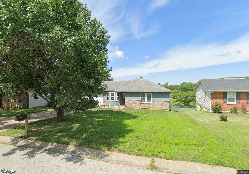 5522 Bradshaw St, Shawnee, KS 66216 - photo 1