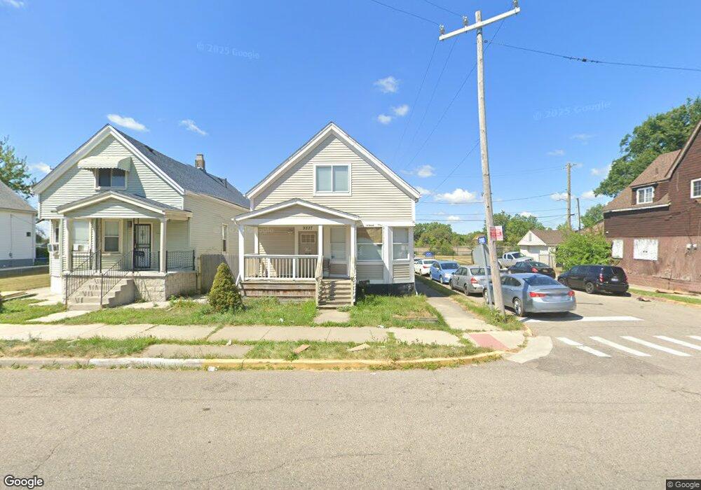 9807 Dequindre St, HamtraMcK, MI 48212 - photo 1