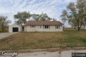704 NE 10th St, Leon, IA 50144