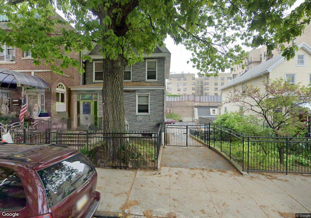 263 E 203rd St, Bronx, NY 10458 - photo 1