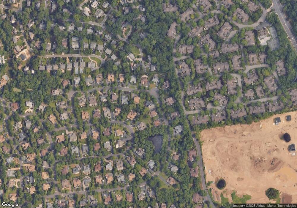 32 Bristol Dr, Manhasset, NY 11030 - photo 1