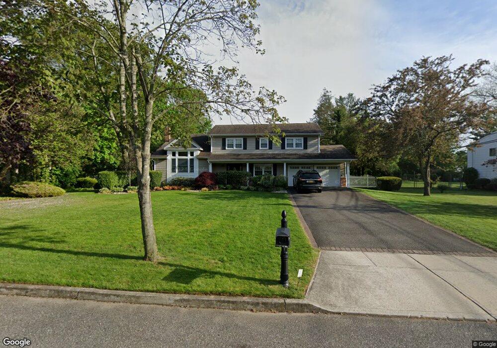 12 Delmar Ln, ComMacK, NY 11725 - photo 1