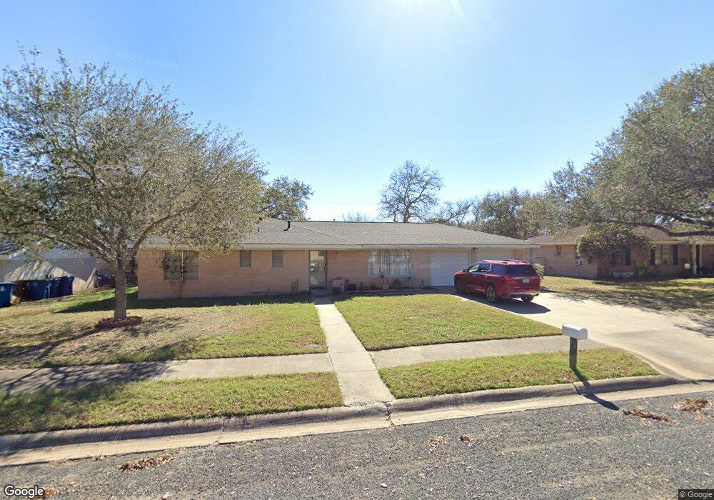 1404 Wren Ln, Beeville, TX 78102 - photo 1