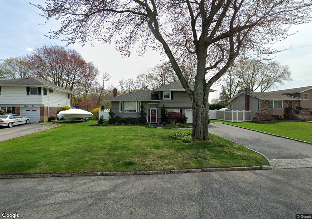 21 Ruth Blvd, ComMacK, NY 11725 - photo 1