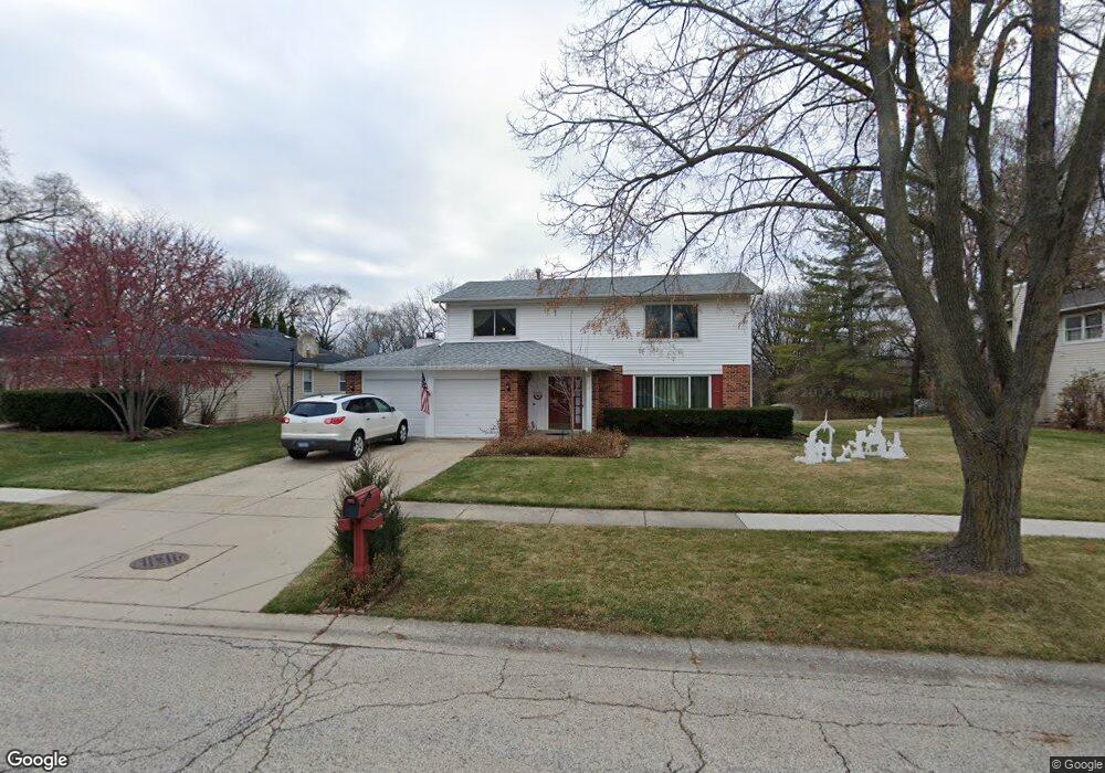 802 Circle Dr, Algonquin, IL 60102 - photo 1