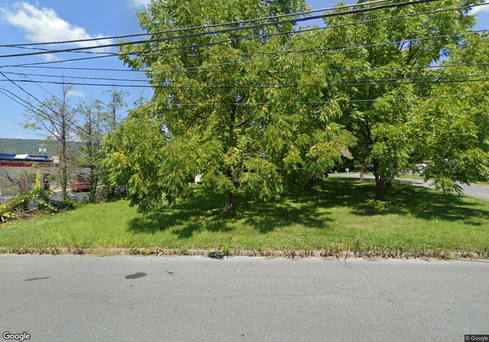 964 Chestnut St, Wind Gap, PA 18091 - photo 1