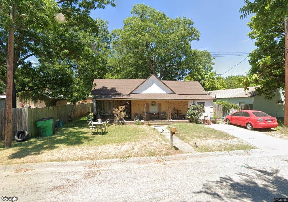 1321 Witherspoon St, Gainesville, TX 76240 - photo 1