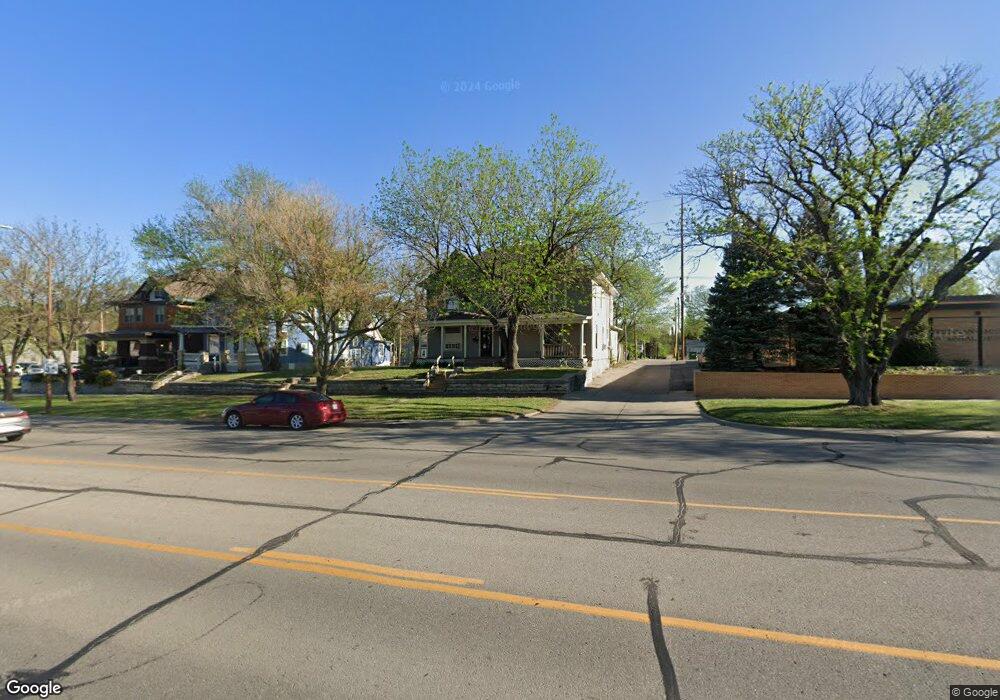 812 SW 6th Ave, Topeka, KS 66603 - photo 1