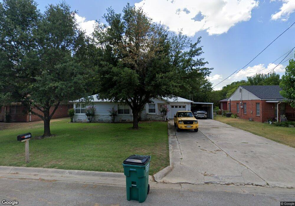 1203 Hillcrest Blvd, Gainesville, TX 76240 - photo 1