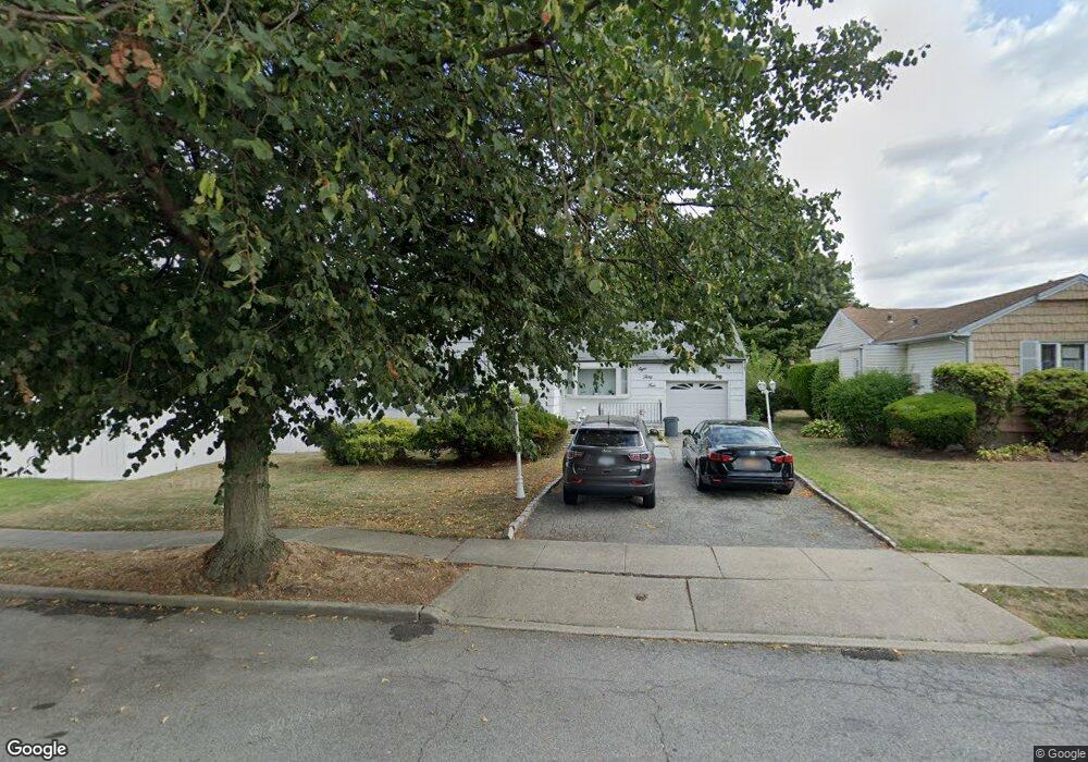 834 Princeton Rd, Franklin Square, NY 11010 - photo 1