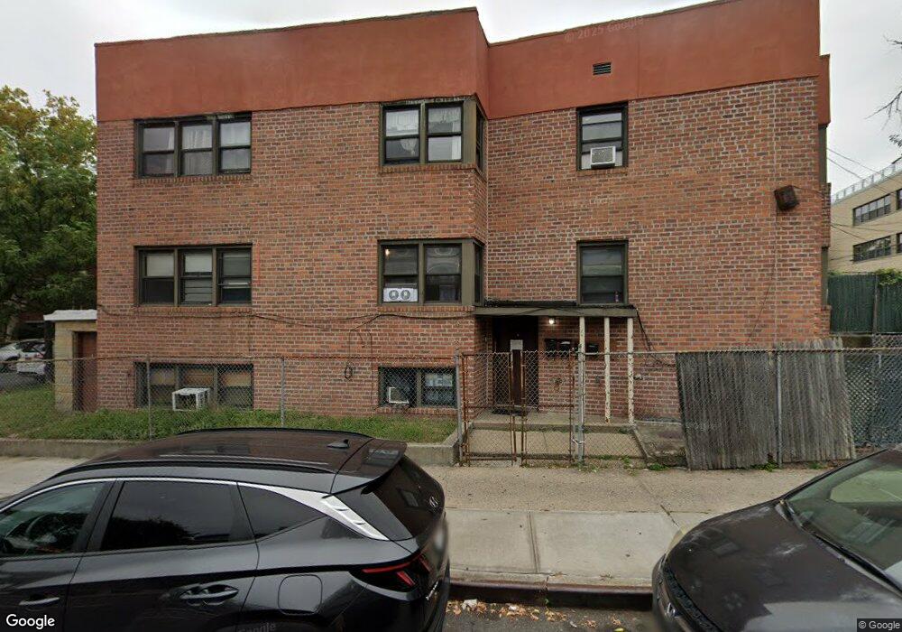 6405 Kissena Blvd, Flushing, NY 11367 - photo 1