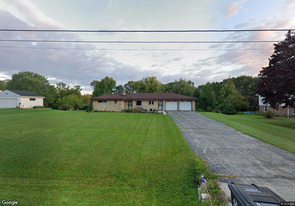 N81W15940 Robinhood Dr, Menomonee Falls, WI 53051 - photo 1