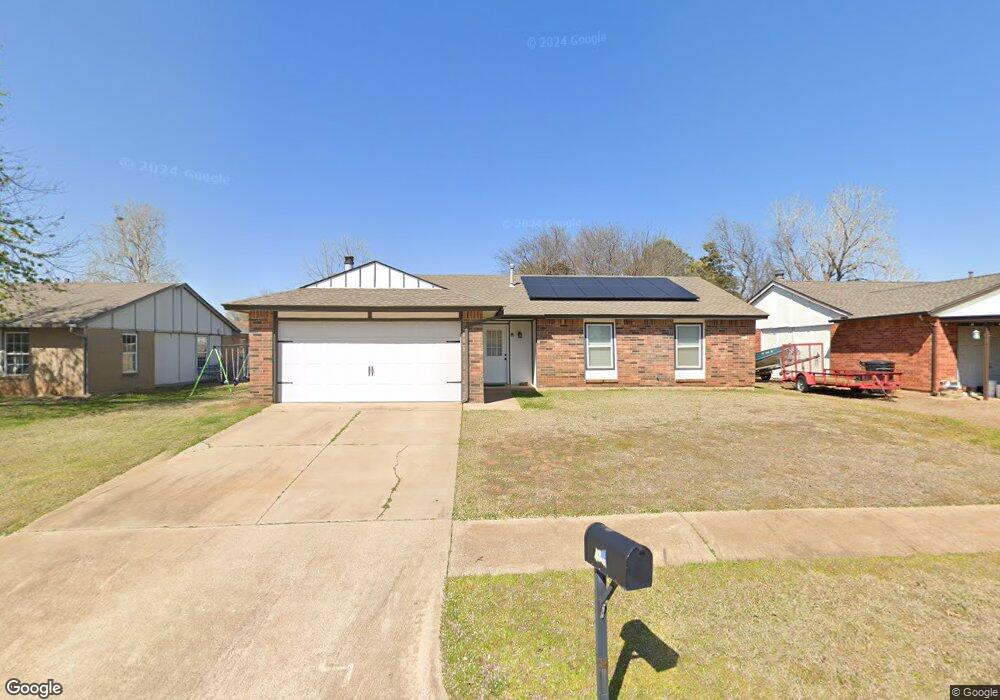 1605 NE 4th St, Moore, OK 73160 - photo 1