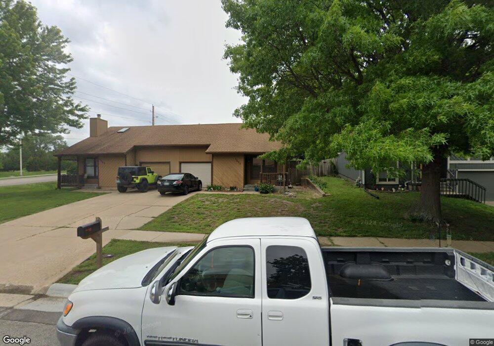 3627 SW Kiowa St, Topeka, KS 66614 - photo 1
