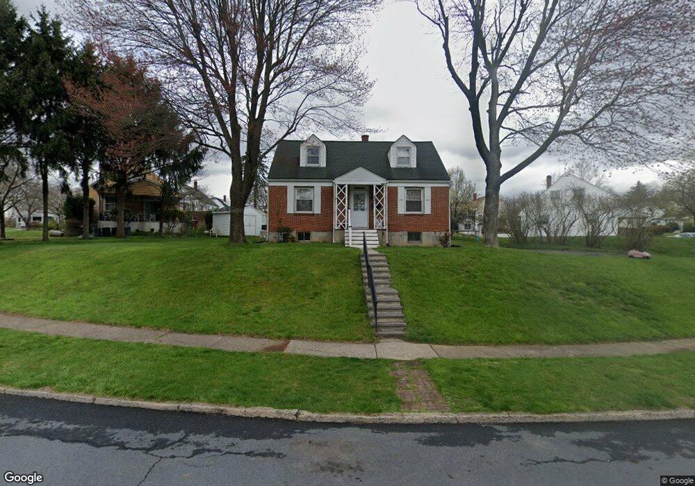 621 Jordan Cir, Whitehall, PA 18052 - photo 1