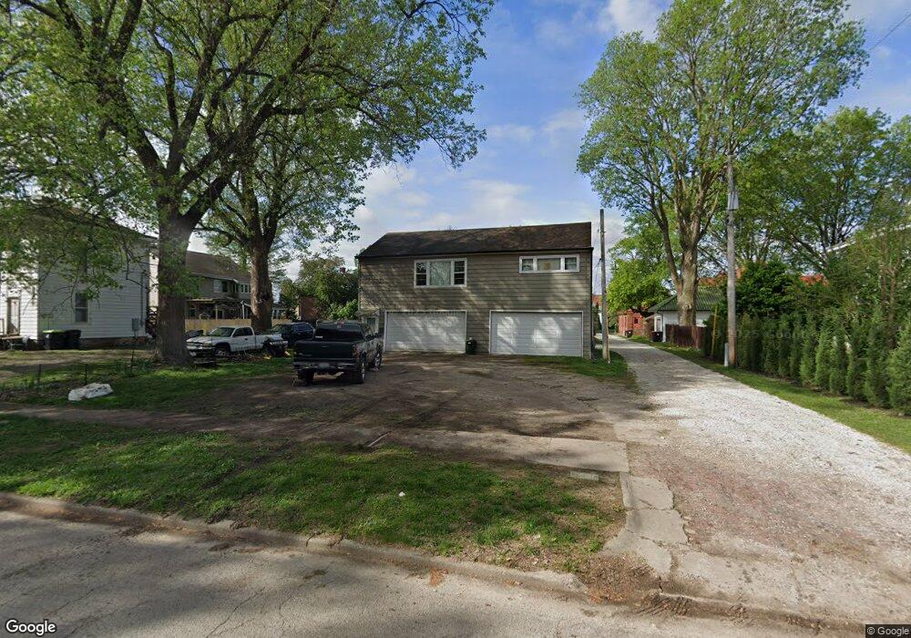 517 Delavan St, Lincoln, IL 62656 - photo 1