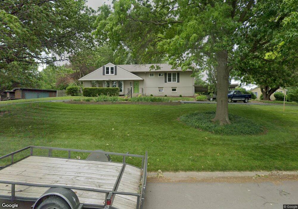 6753 SW Aylesbury Rd, Topeka, KS 66610 - photo 1