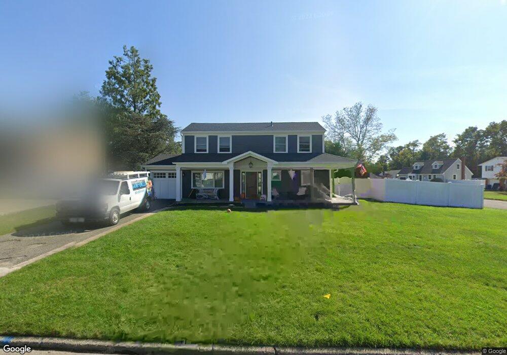 12 Clarissa Ln, ComMacK, NY 11725 - photo 1