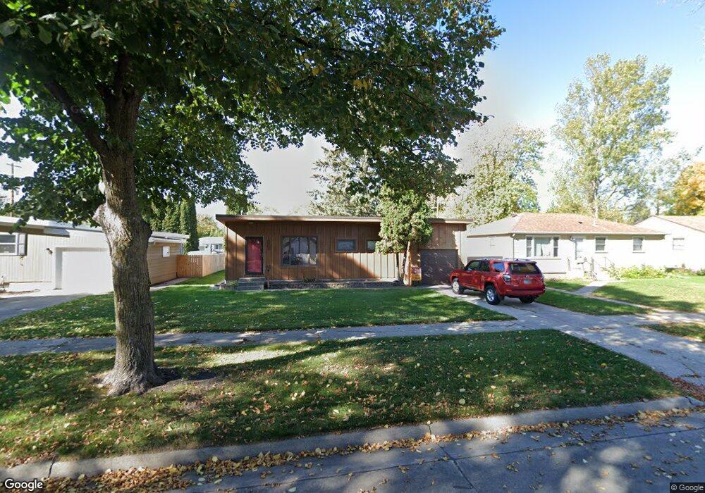 1002 S 18th St, Grand Forks, ND 58201 - photo 1