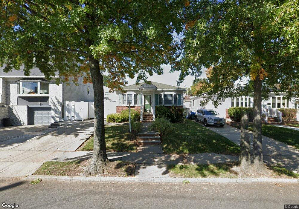 998 Drumgoole Rd W, Staten Island, NY 10312 - photo 1