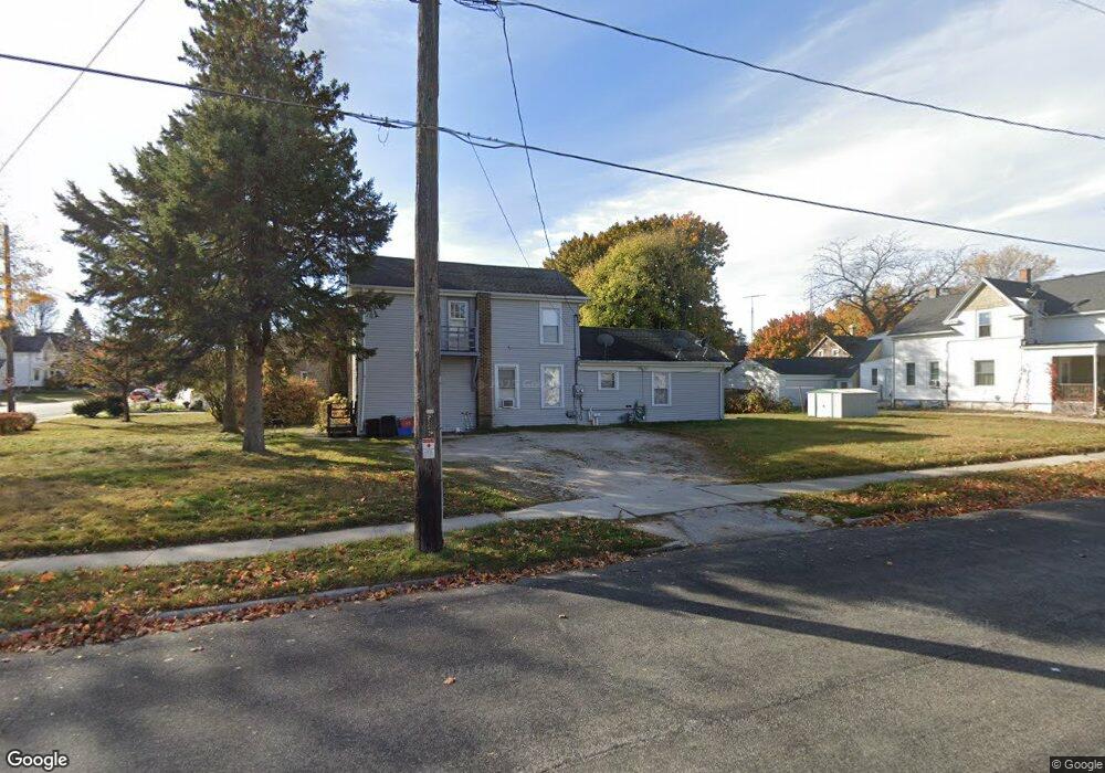 866 N 11th St, Manitowoc, WI 54220 - photo 1