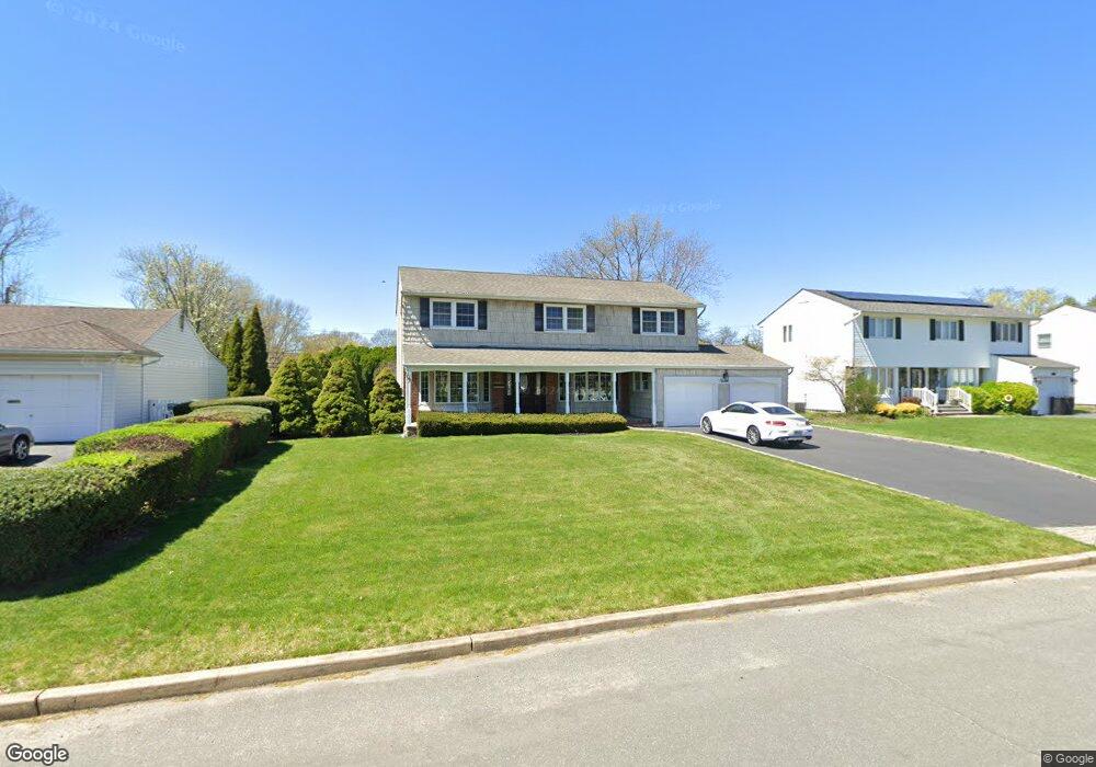 12 Zinnia Ct, ComMacK, NY 11725 - photo 1