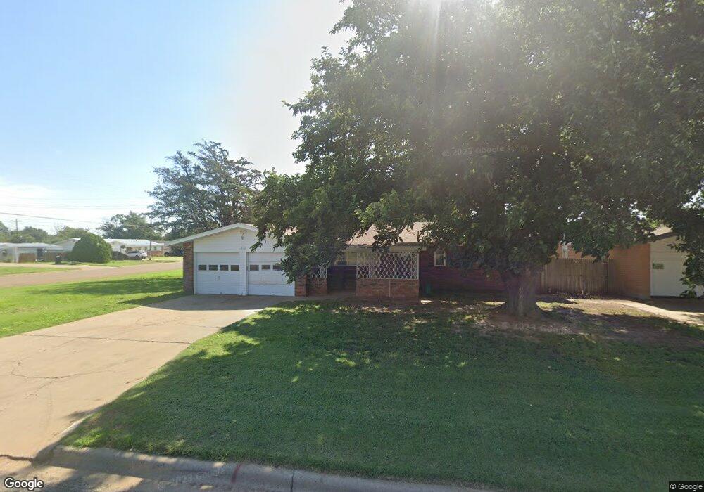 1616 Ennis St, Plainview, TX 79072 - photo 1