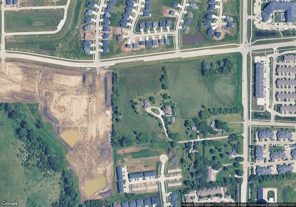 9075 Lindas Ln, West Des Moines, IA 50266 - photo 1