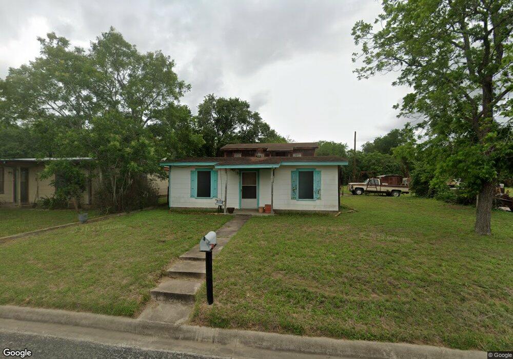 600 W Huntington St, Beeville, TX 78102 - photo 1