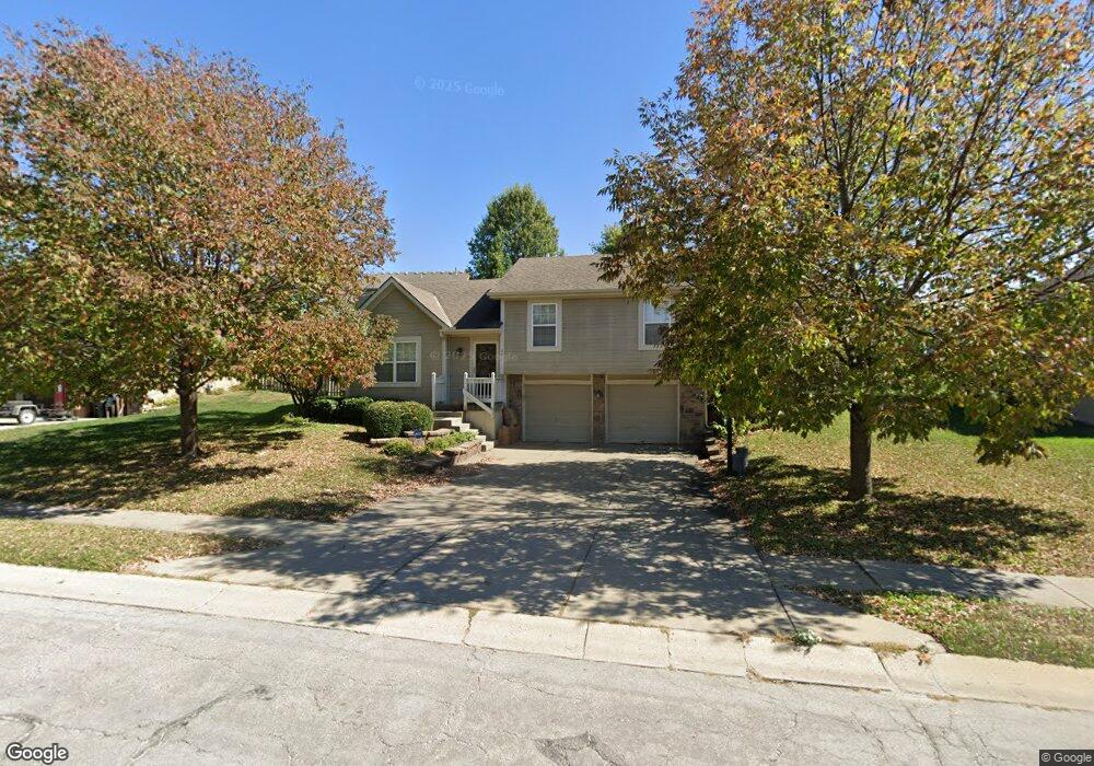 801 Garnes St, Raymore, MO 64083 - photo 1