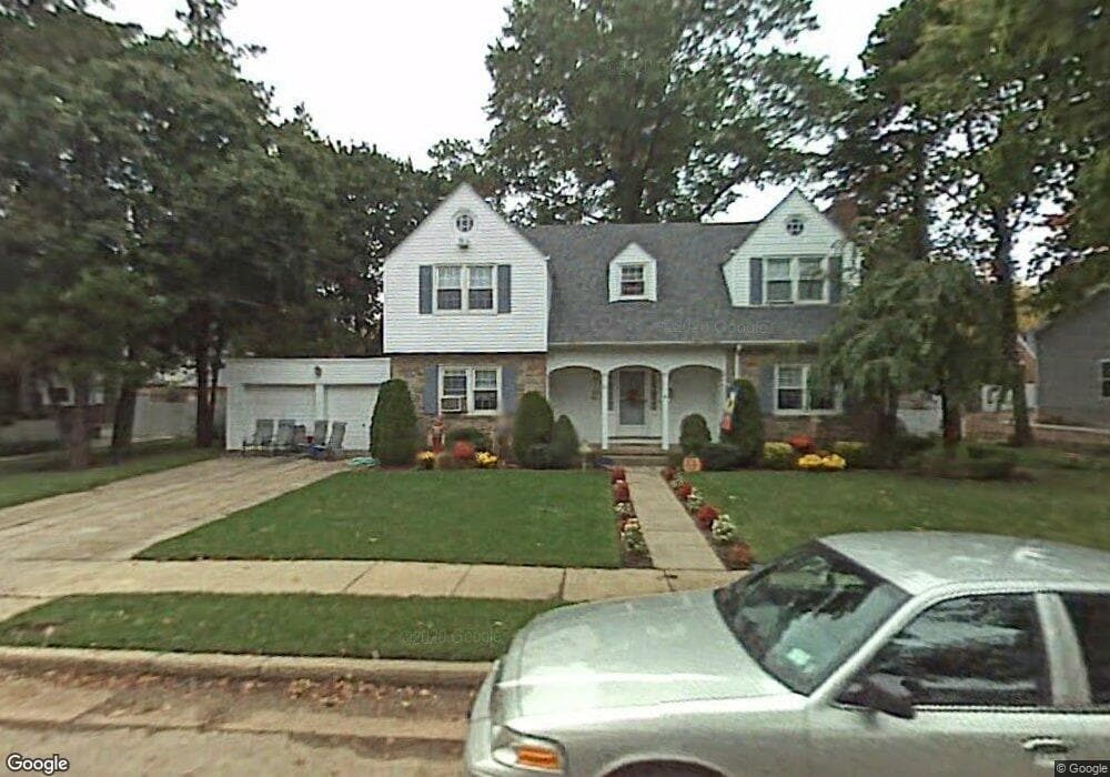 25 Beatrice Ct, Hempstead, NY 11550 - photo 1