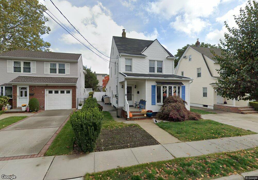 52 Juniper Ave, Mineola, NY 11501 - photo 1