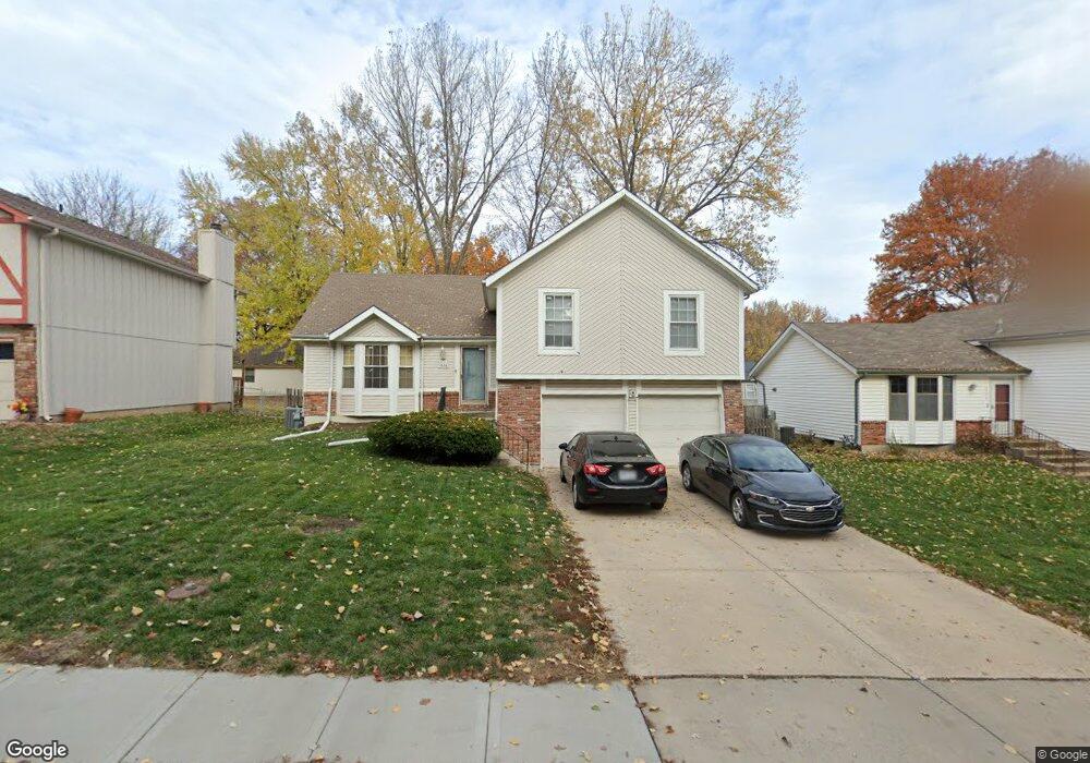 9804 W 49th Place, Shawnee, KS 66203 - photo 1