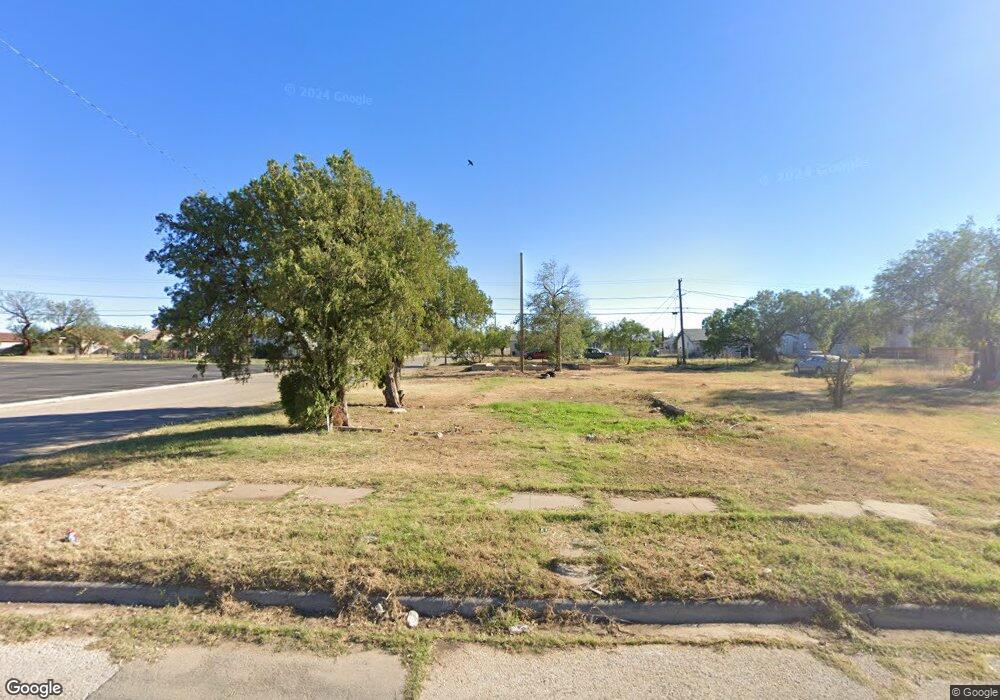 610 E 12th St, Big Spring, TX 79720 - photo 1