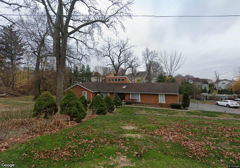 32 Whitney Cir, Glen Cove, NY 11542 - photo 1