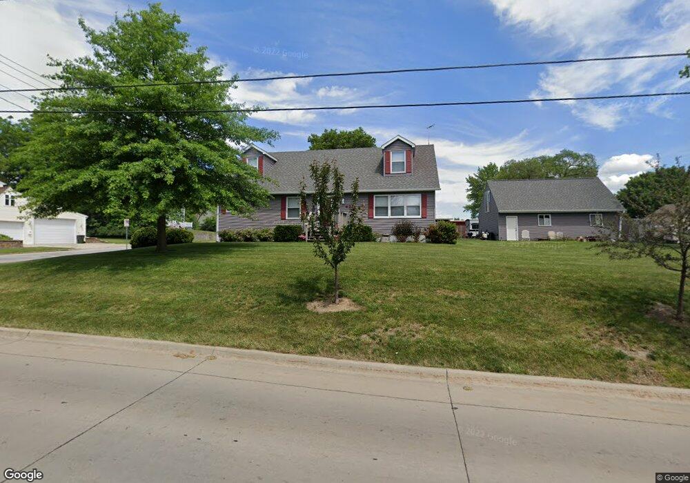 421 W 18th St, Cedar Falls, IA 50613 - photo 1