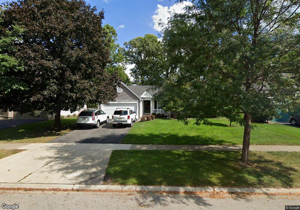 1221 Yellowstone Pkwy, Algonquin, IL 60102 - photo 1