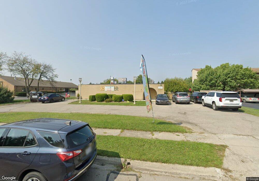 5817 Beechcroft Rd, Columbus, OH 43229 - photo 1