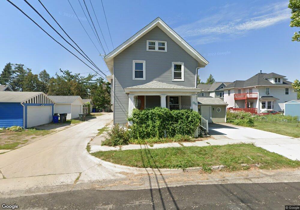 618 8th St NW, Cedar Rapids, IA 52405 - photo 1