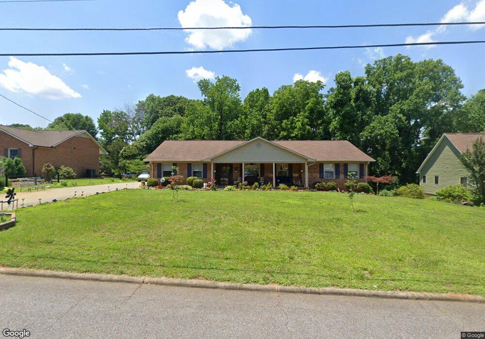 905 Carolyn St, Statesville, NC 28677 - photo 1