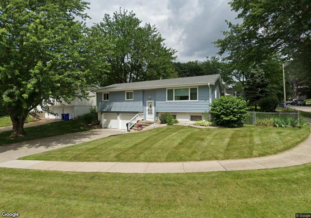 1066 Juniper Dr SW, Cedar Rapids, IA 52404 - photo 1