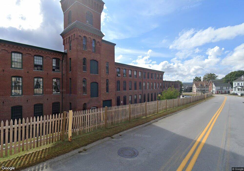 Emerson Mills unit M16, Pembroke, NH 03275 - photo 1