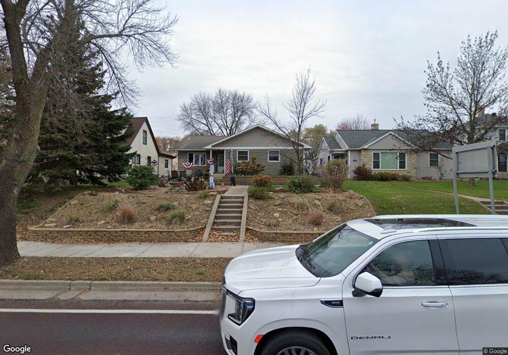 908 S Broadway St, New Ulm, MN 56073 - photo 1