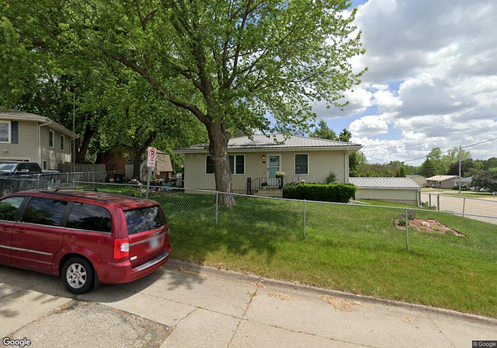 1938 Elmwood Ave, Cedar Falls, IA 50613 - photo 1