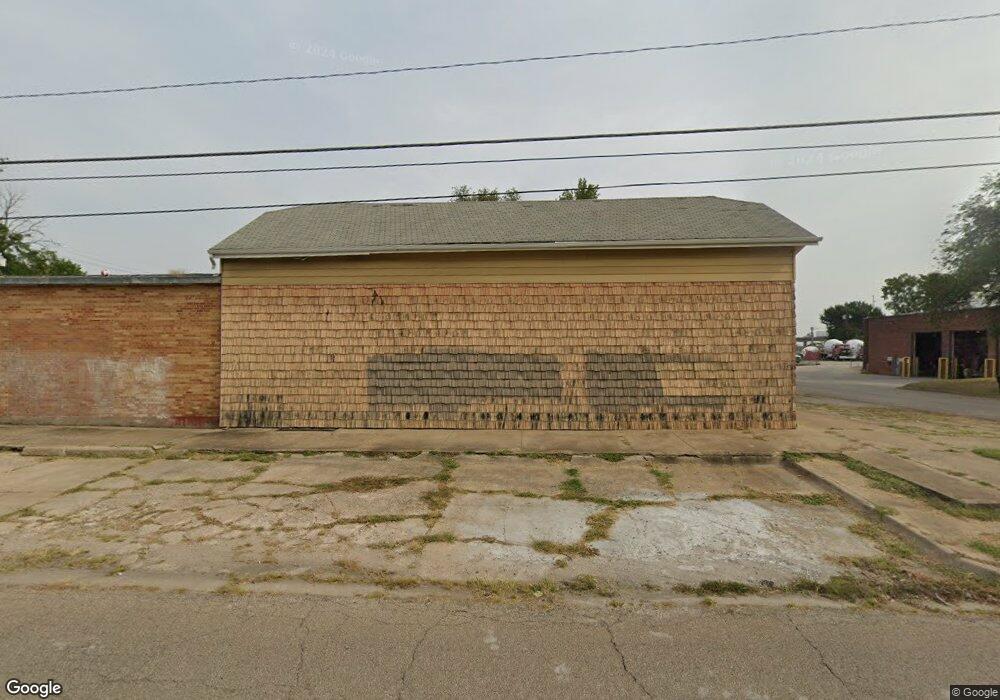 704 SW 3rd St, Topeka, KS 66603 - photo 1