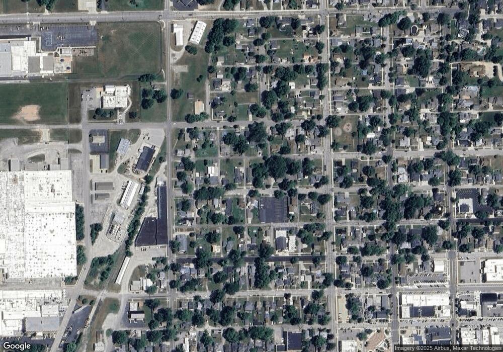 330 W 2nd St, Auburn, IN 46706 - photo 1